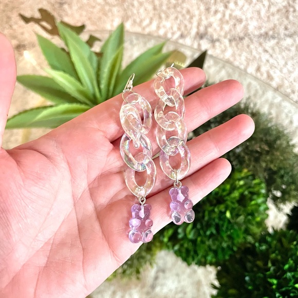 Acrylic Chain Link Gummy Bear Earrings - Picture 5 of 6